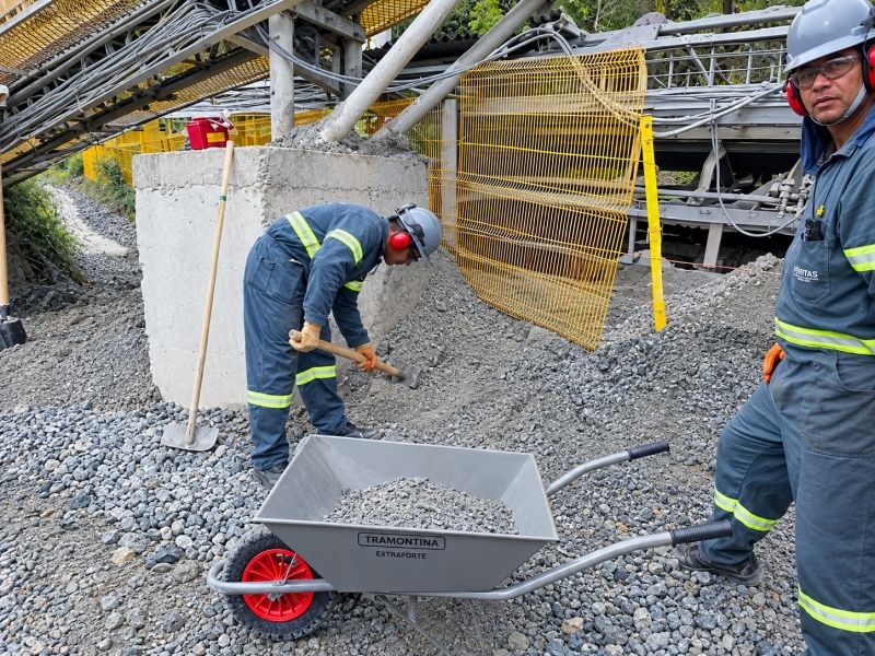Registro de execução em área de movimentação de materiais.
