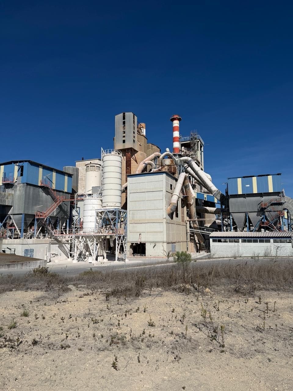 Registro de visita a uma operação industrial em Portugal.