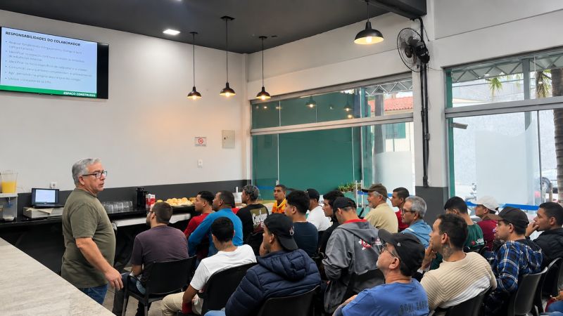 Outro registro do encontro de capacitação divulgado pela Véritas.